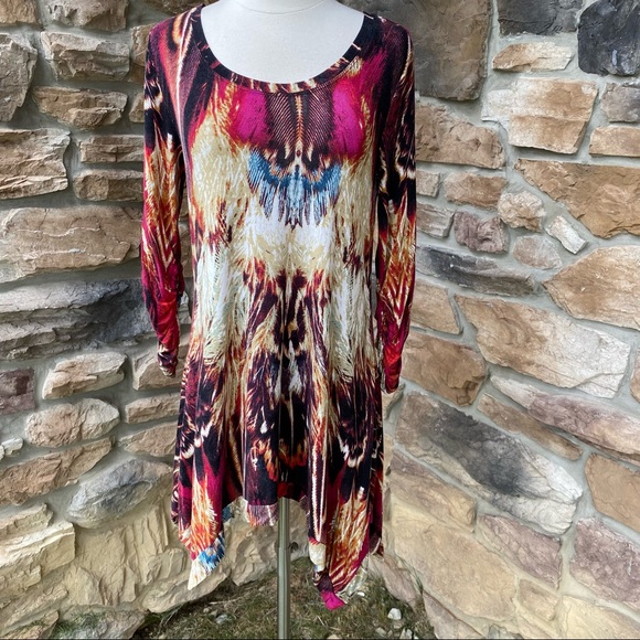 Context Handkerchief Hem Top - Picture 11 of 15